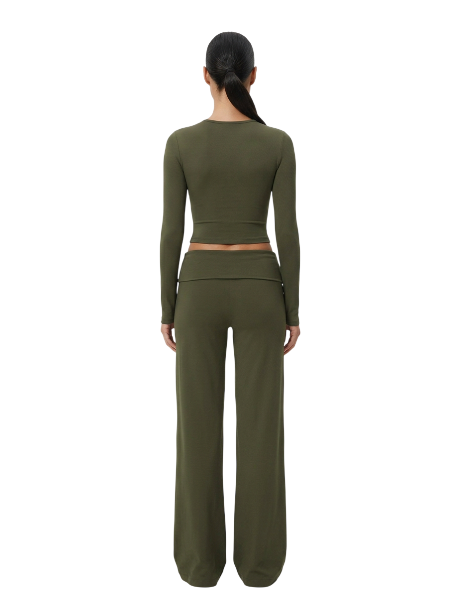 Scoop Set in Olive, back view